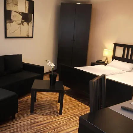 Hotel Am Stadion 2*