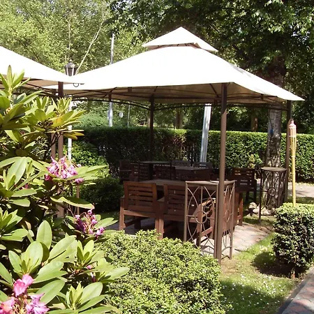 فندق Am Stadion 2*