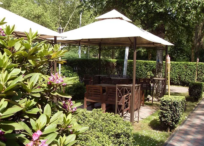 호텔 Am Stadion 2*